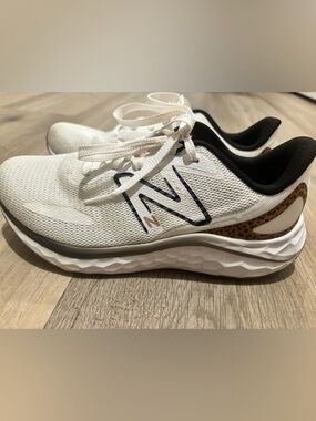 New Balance Fresh foam Arishi White Sneakers with leopard Accent